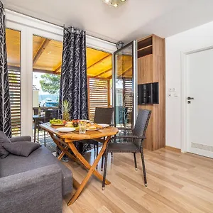 Kemping Mediteran Travel Mobile Homes Uvala Slana, Selce